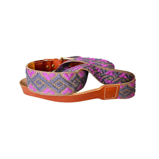 Collar de perro en cuero y tela en rombos magenta. Flechazo