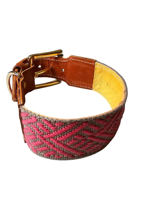 Collar de perro en cuero y tela en punta de lanza rosa. Flechazo