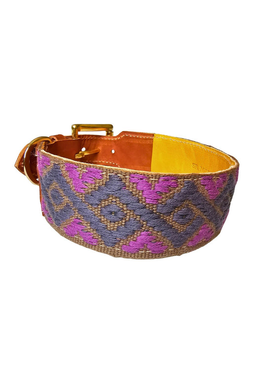 Collar de perro en cuero y tela en rombo magenta. Flechazo